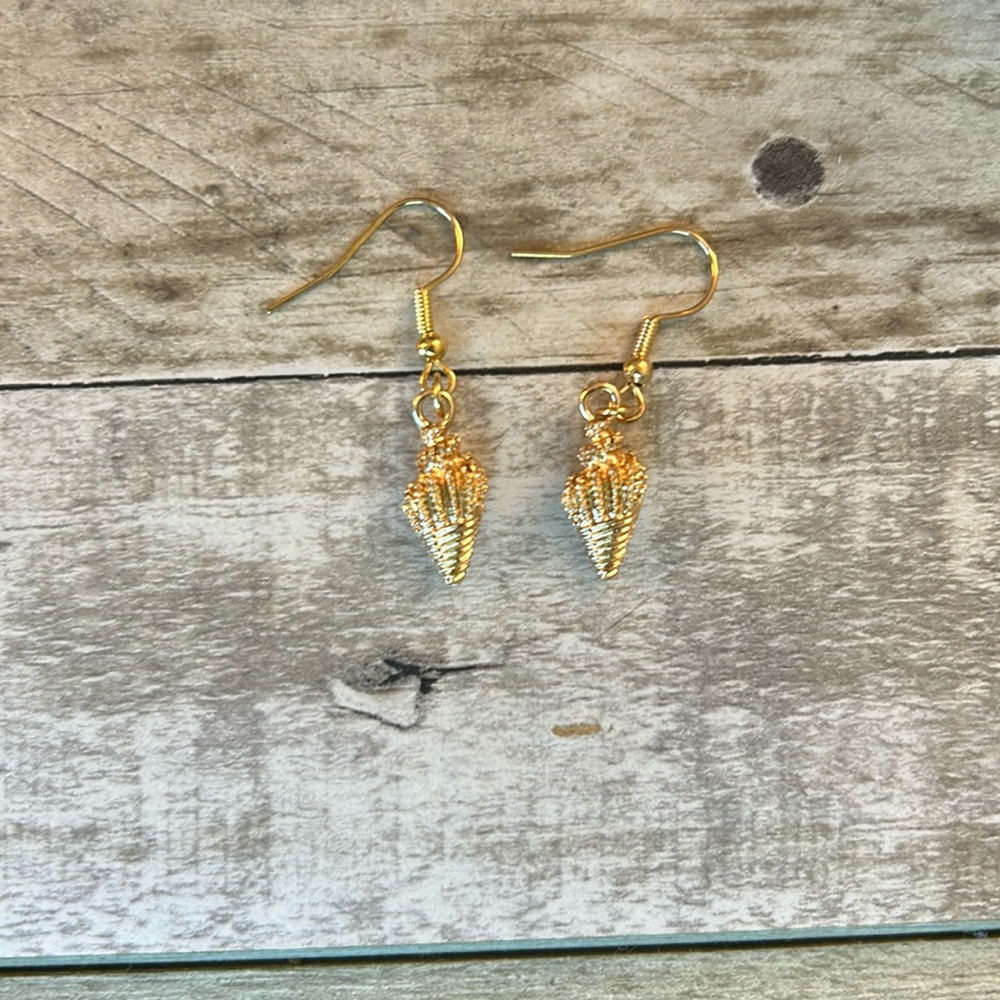 Gold sea shell earrings